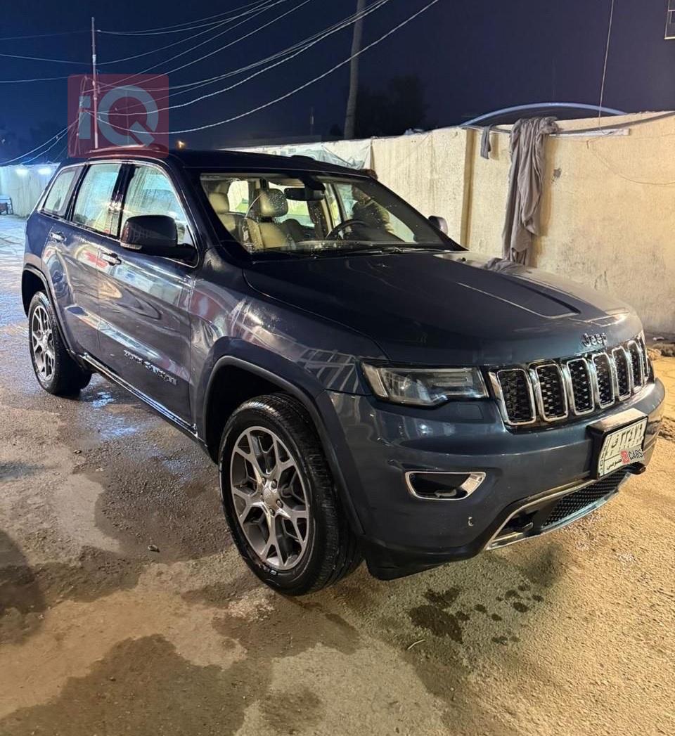 جیپ گراند شیرۆکی